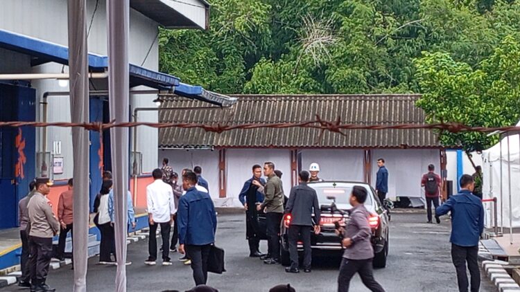 Presiden Jokowi Bagikan Beras 10KG Dan 2 Sepeda Ke Warga Bantul