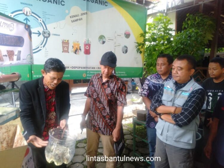 Panen Perdana Bank Sampah Pesona 05 di Manggung Wukirsari, Imogiri, Bantul, DIY