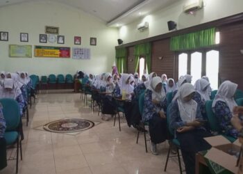 Mencegah Anemia: SMP Muhammadiyah 3 Yogyakarta Beraksi dengan Tablet Tambah Darah